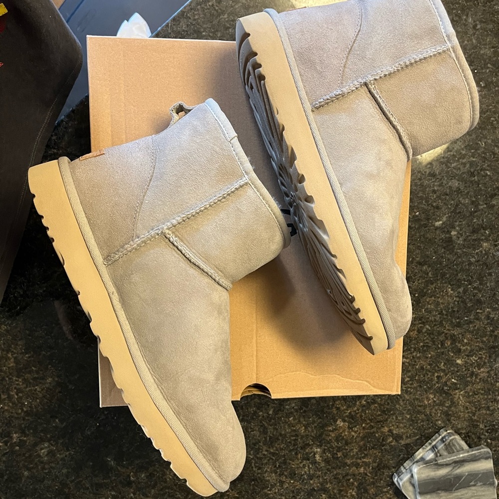 Women’s Classic Mini II UGG boot: campfire size 11